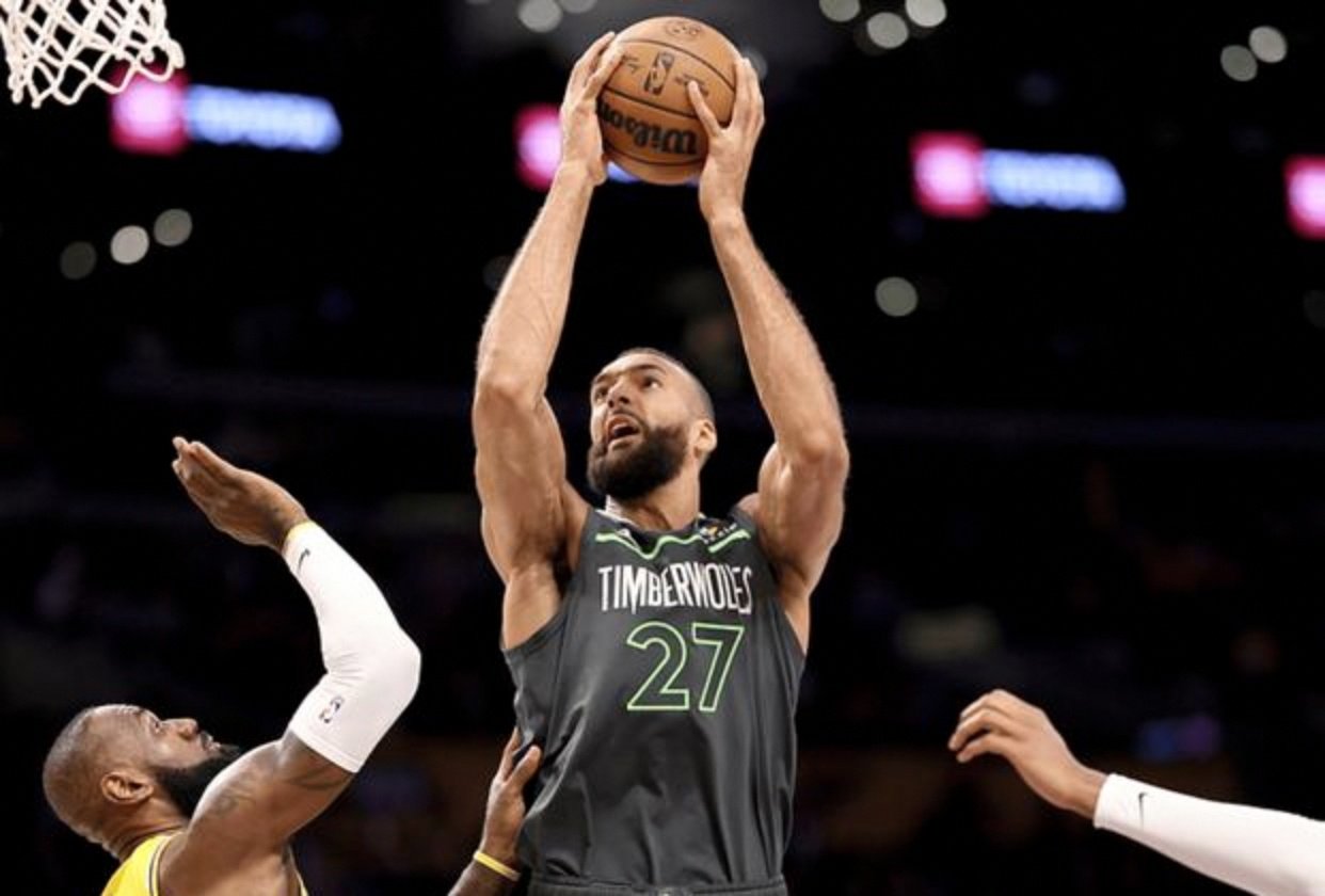 步行者鏖战北京队，戈贝尔惊艳四座