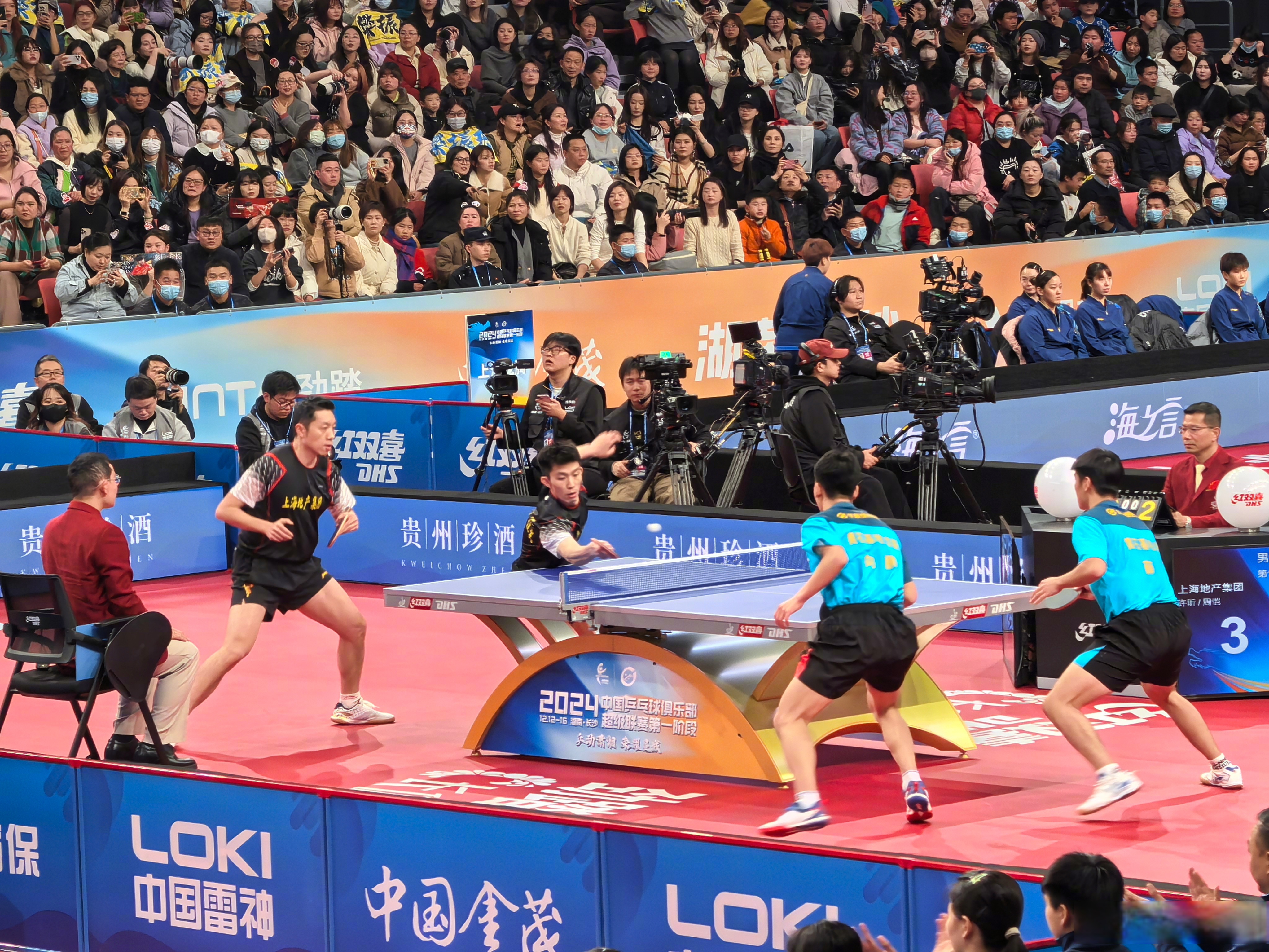 世界各地球队争夺锦标赛荣耀