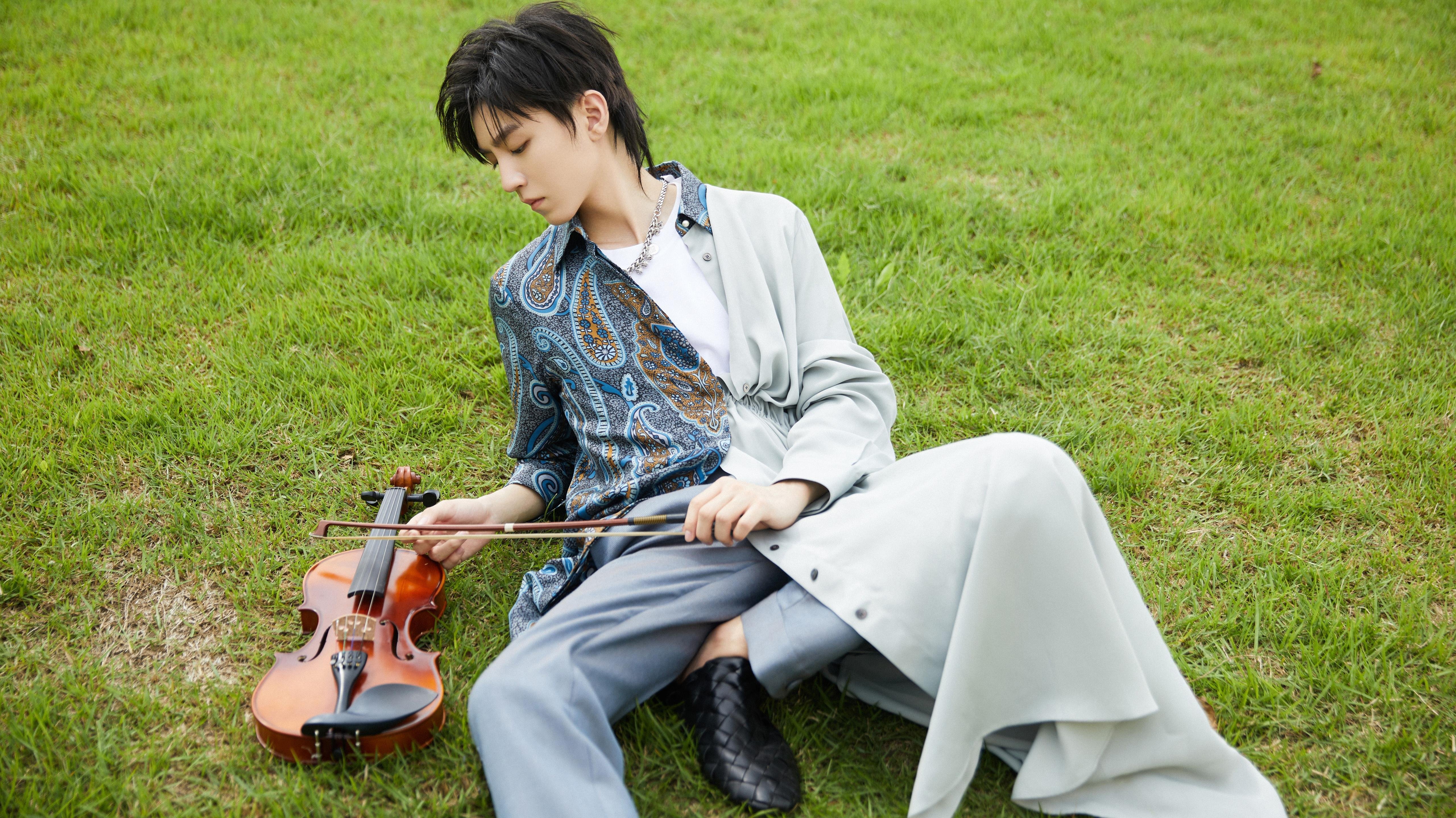 当篮球巨星走上世界杯点球点,哈利伯顿的13秒拯救了足球