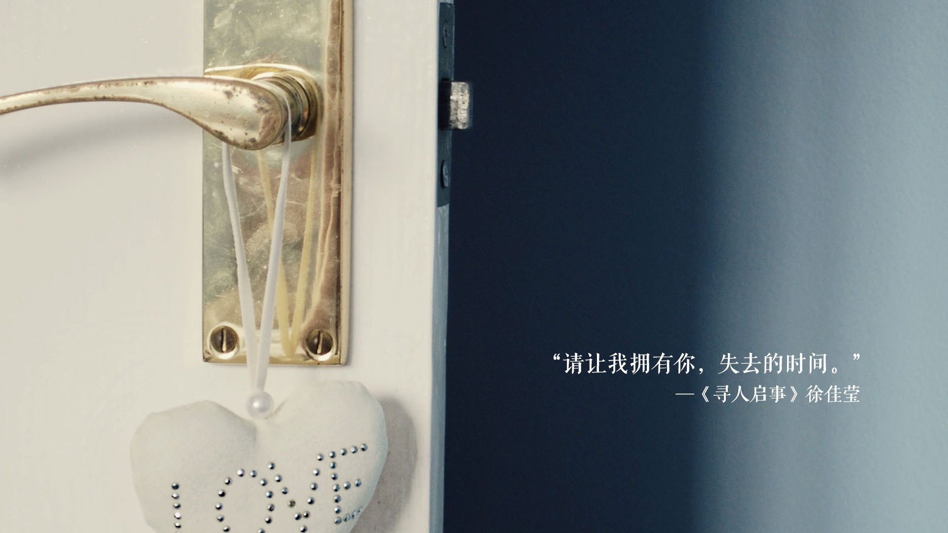 这是一篇围绕您给出的关键词构建的深度文章。我首先为您构思了一个具有张力和隐喻色彩的标题，随后展开正文，以唯一性为内核，描述这个看似不可能的对决为何具有独一无二的意义